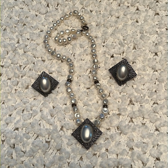 VINTAGE Judith Jack Sterling and faux pearl marcasite necklace and earrings. - Picture 6 of 10